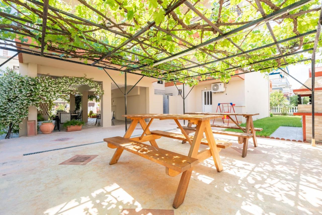 Milonas House Apartments Паралия Дионисиу Екстериор снимка